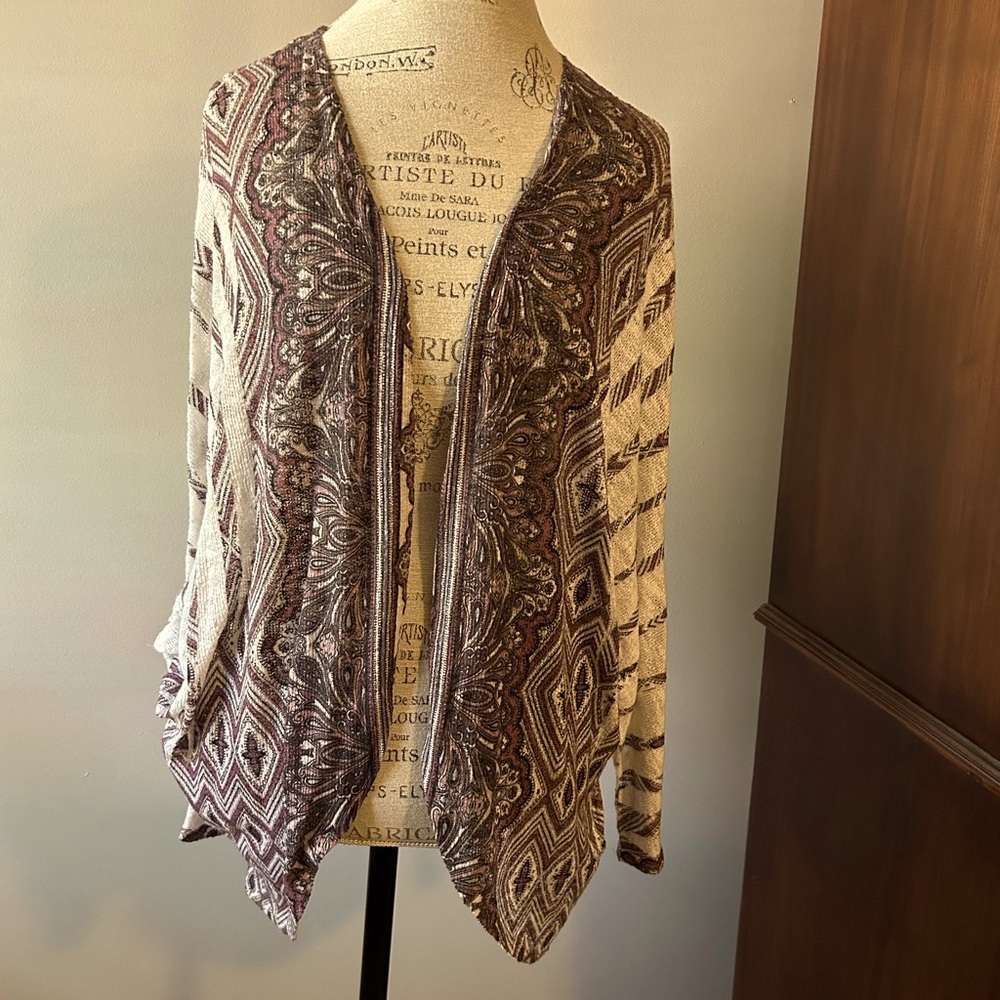 Women’s long sweater Charlotte Russe size small. White w/gray/pink Aztec design